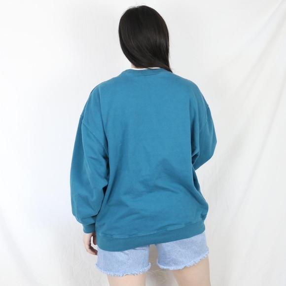 Vintage Teddy Crewneck 🍎 🧸 - Picture 3 of 4